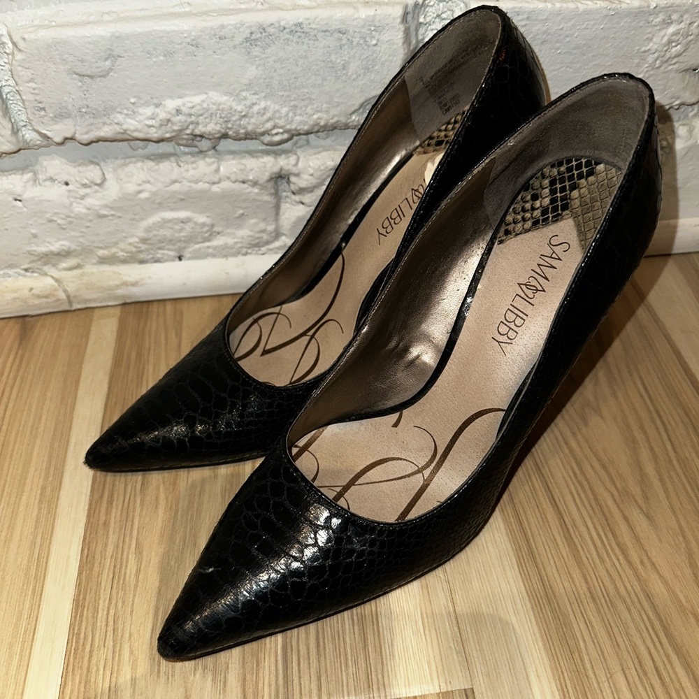 Sam & Libby Black Textured Snake skin Pump Heels slightly used
